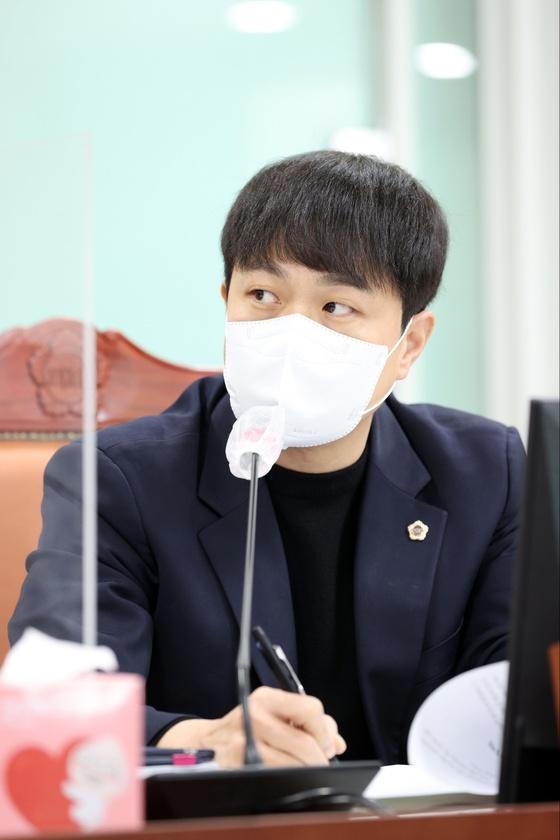[경기도의회] 유영일 의원, 경기도 재생에너지 보급사업 자부담 비율 상향 유예 건의  [경기도의회] 유영일 의원, 경기도 재생에너지 보급사업... 
