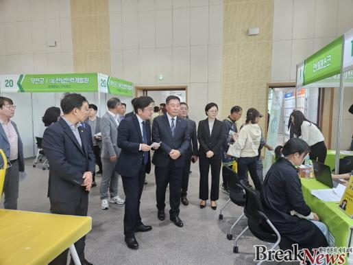 무안군, 2024 구인·구직 만남의 날 성황리 마무리 - 뉴스 썸네일 이미지