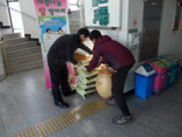 효자동 주민센터, 연말 불우이웃돕기 행사 개최:뉴스쉐어 NewsShare - 시대를 이끄는 새로운 정론! 효자동 주민센터, 연말 불우이웃돕기 행사 개최:뉴스쉐어 Newsshare - 시대를 이끄는 새로운 정론!