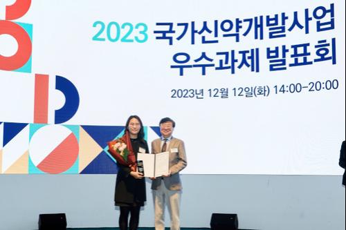 Daewoong Pharmaceutical’s Clinical Research Project ‘Versiporocin (DWN12088)’ Named as One of the Top 10 Excellent Projects of 2023 National New Drug Development Project by KDDF Director Muk Hyeon-sang