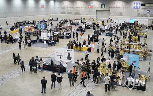 [집중취재] "저가 경쟁 끝났다"... 중앙소방장비품평회 '품질 경쟁'... - 뉴스 썸네일 이미지