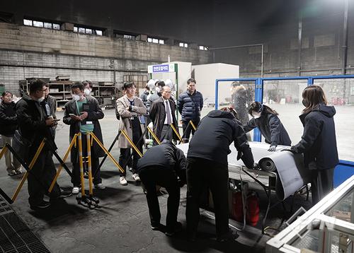 방화포 성능 논란에 화들짝... KFI, 불티관통 공개 시연 - 뉴스 썸네일 이미지